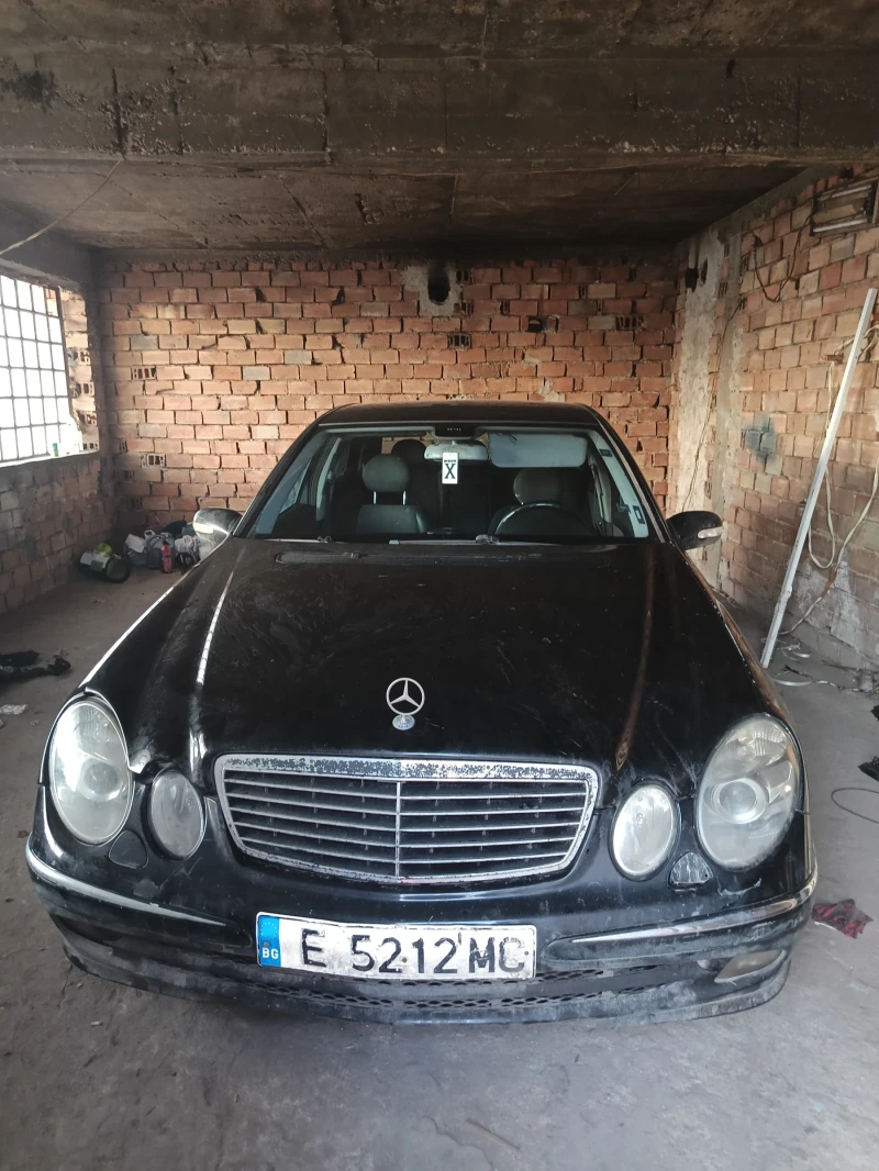 Mercedes-Benz E 220, снимка 1 - Автомобили и джипове - 49359044