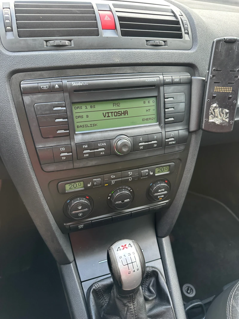 Skoda Octavia 2.0 FSI 4x4, снимка 11 - Автомобили и джипове - 52810120