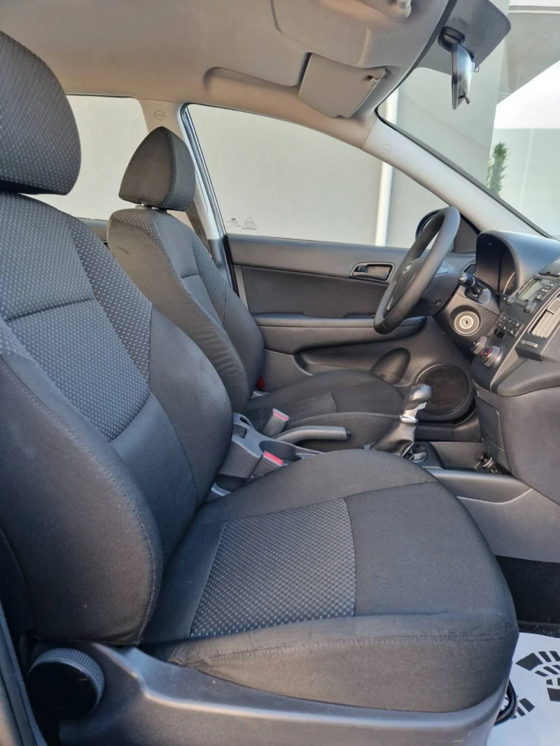 Hyundai I30 1.6, снимка 14 - Автомобили и джипове - 50803659
