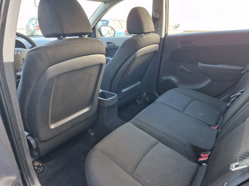 Hyundai I30 1.6, снимка 10 - Автомобили и джипове - 50803659