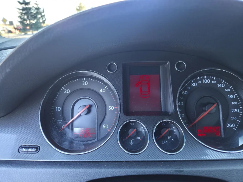 VW Passat 2.0tdi, снимка 9 - Автомобили и джипове - 52328912