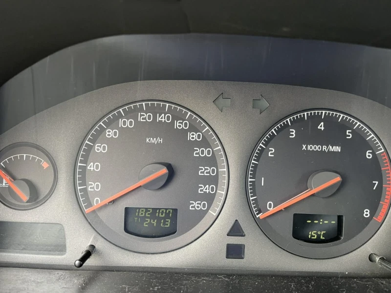 Volvo S80 2.4л. бензин, 140кс, кожа, автоматик, мулти волан, снимка 8 - Автомобили и джипове - 52266133