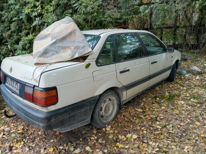 VW Passat 1, 8, снимка 3 - Автомобили и джипове - 52406585