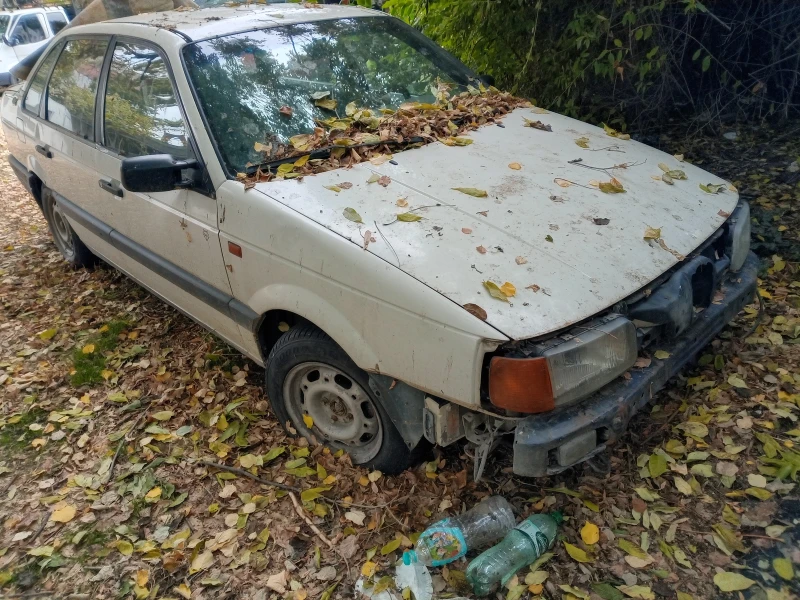 VW Passat 1, 8, снимка 2 - Автомобили и джипове - 52406585