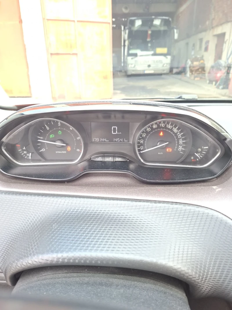 Peugeot 2008, снимка 6 - Автомобили и джипове - 52643364