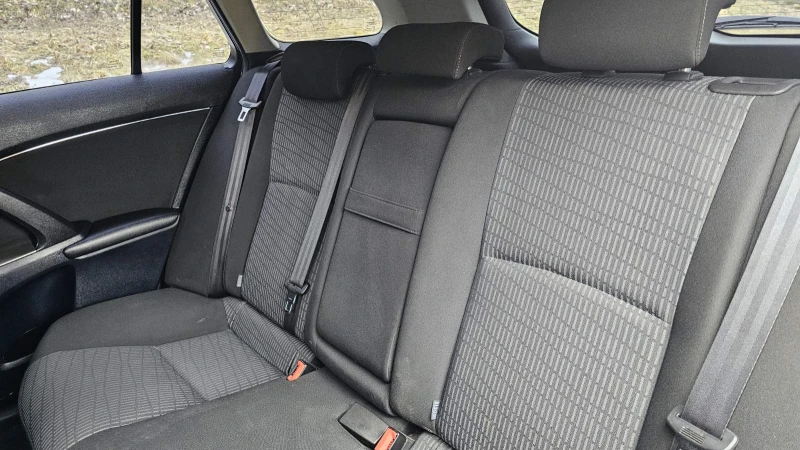 Toyota Avensis 1.8, снимка 12 - Автомобили и джипове - 53205553