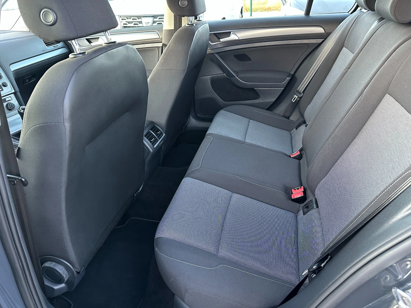 VW Golf 1.6TDI TREND - изображение 7