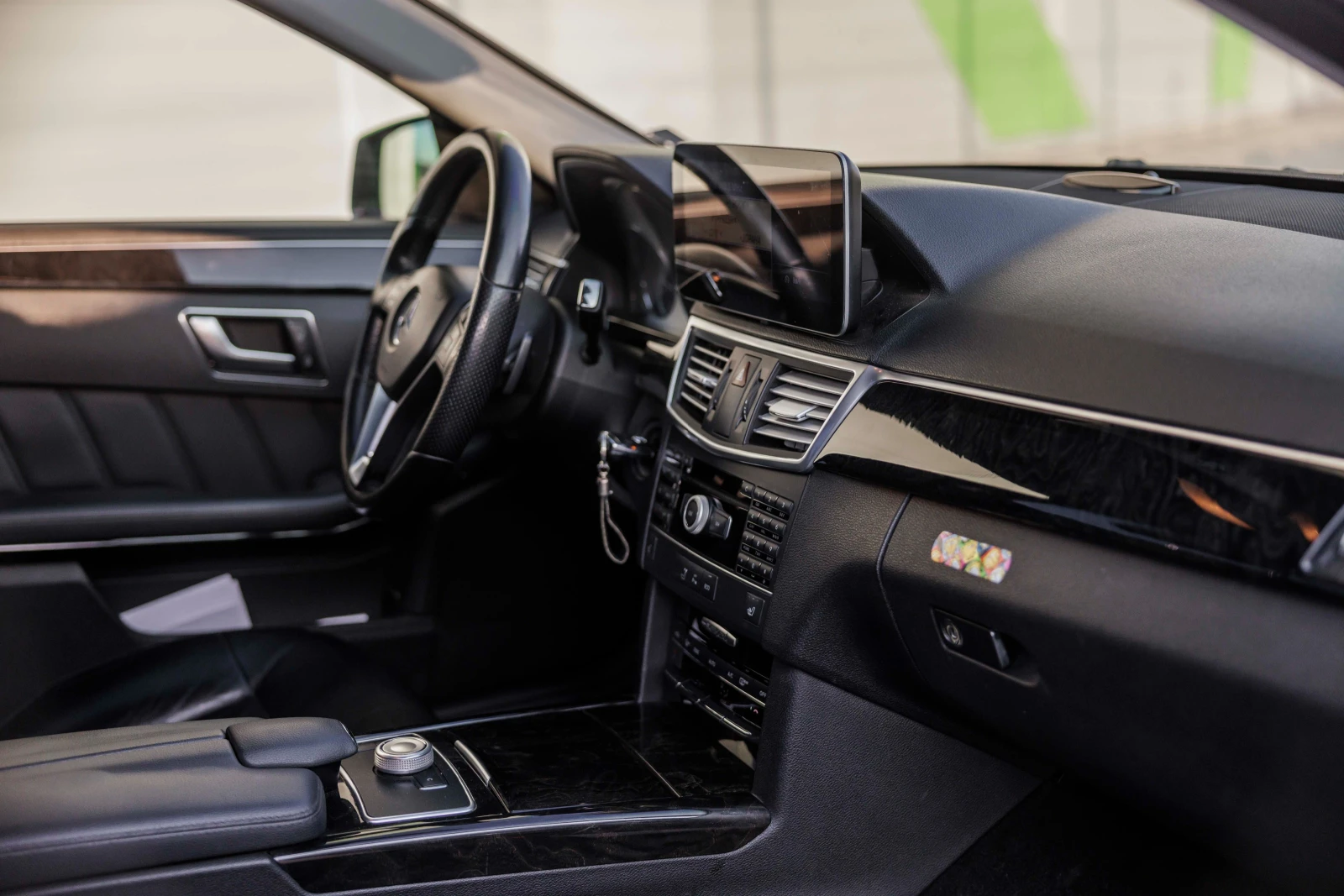 Mercedes-Benz E 220, снимка 10 - Автомобили и джипове - 53878388