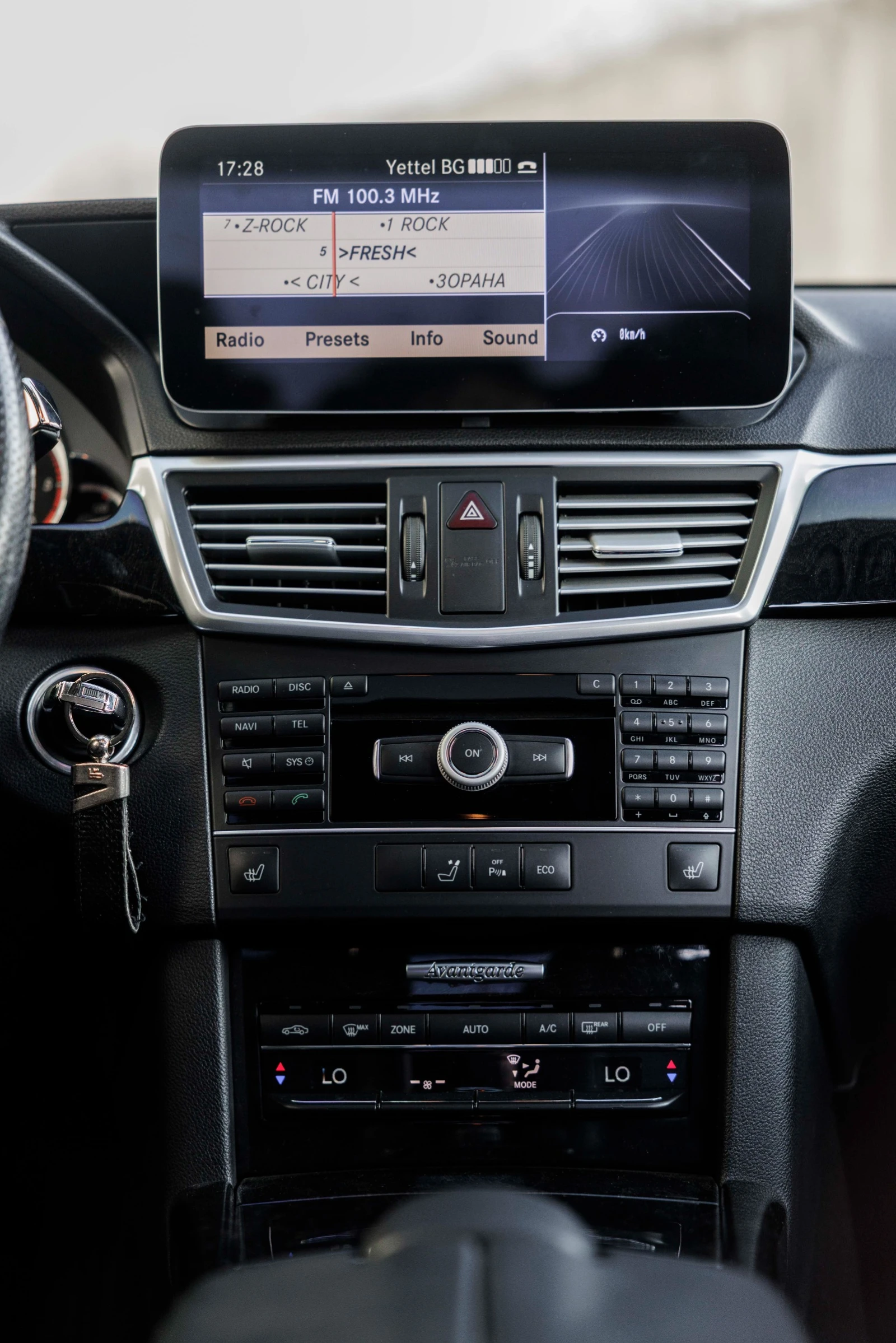 Mercedes-Benz E 220, снимка 12 - Автомобили и джипове - 53878388