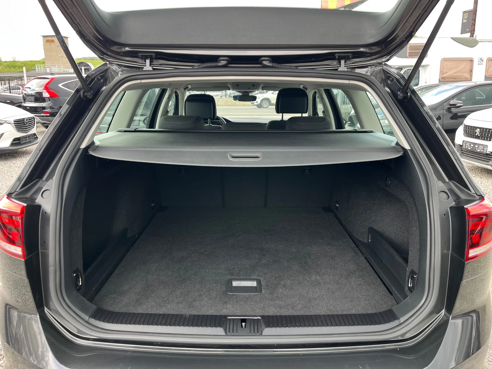 VW Passat 2.0TDI, снимка 8 - Автомобили и джипове - 54571666