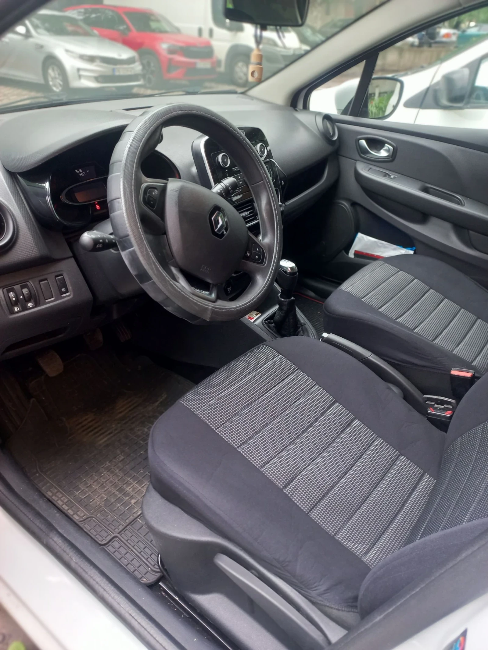Renault Clio, снимка 10 - Автомобили и джипове - 55003664