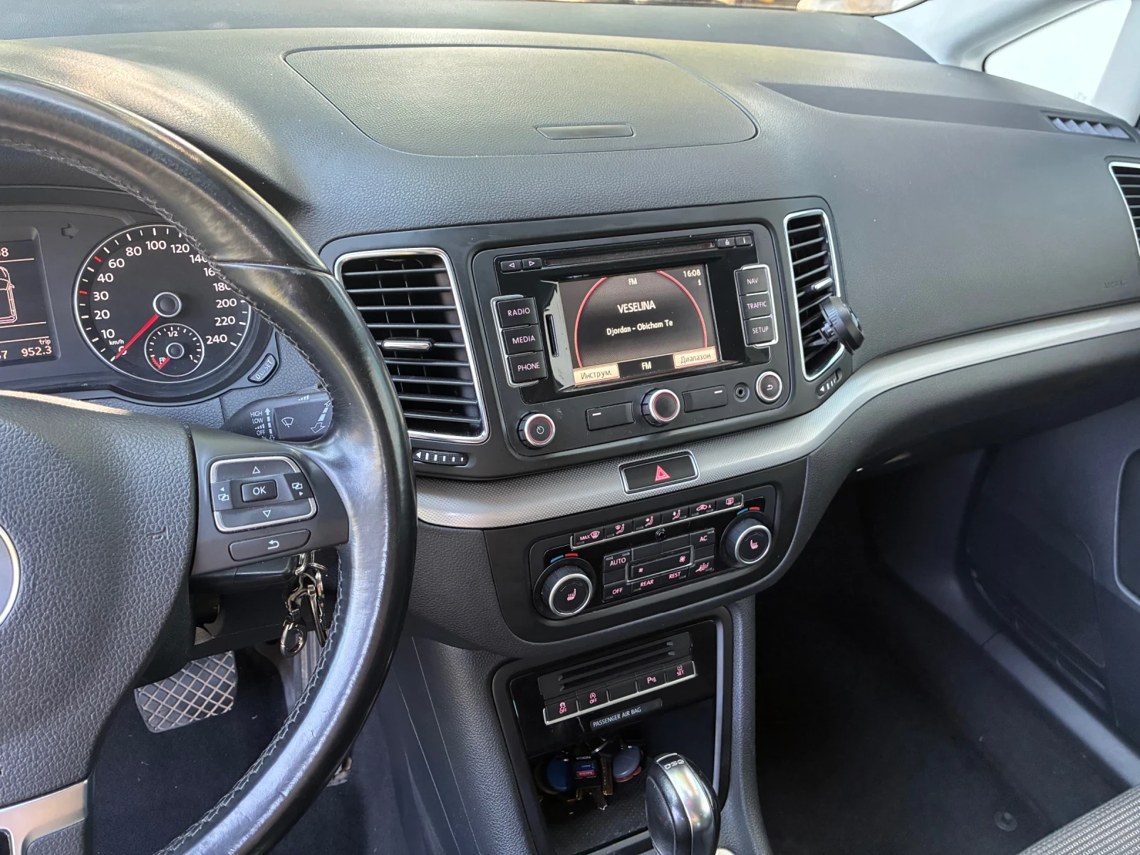 VW Sharan, снимка 13 - Автомобили и джипове - 55393050