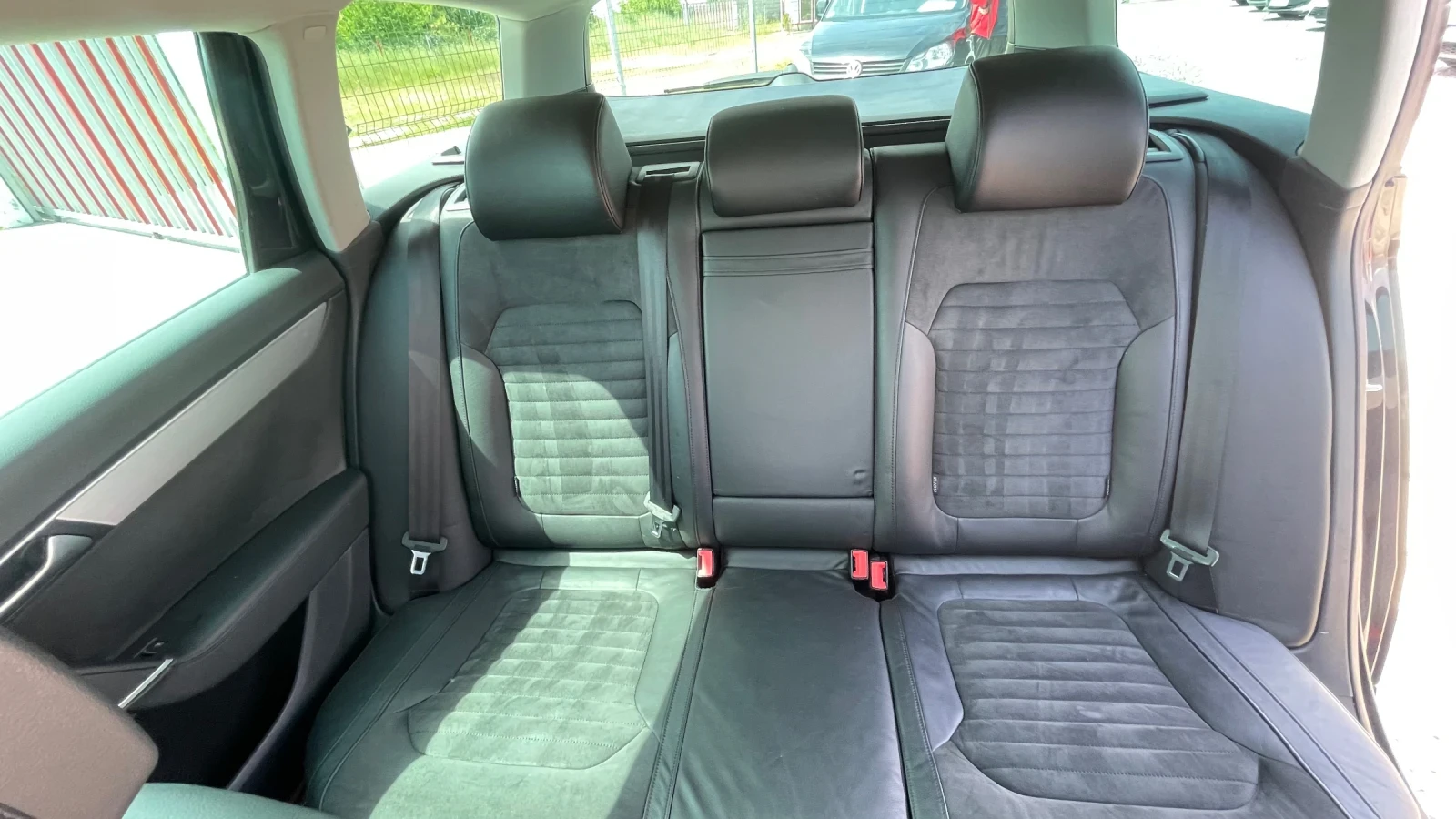VW Passat 2.0TDI 140к.с. * АВТОМАТ* Нов Маховик* , снимка 8 - Автомобили и джипове - 55440500