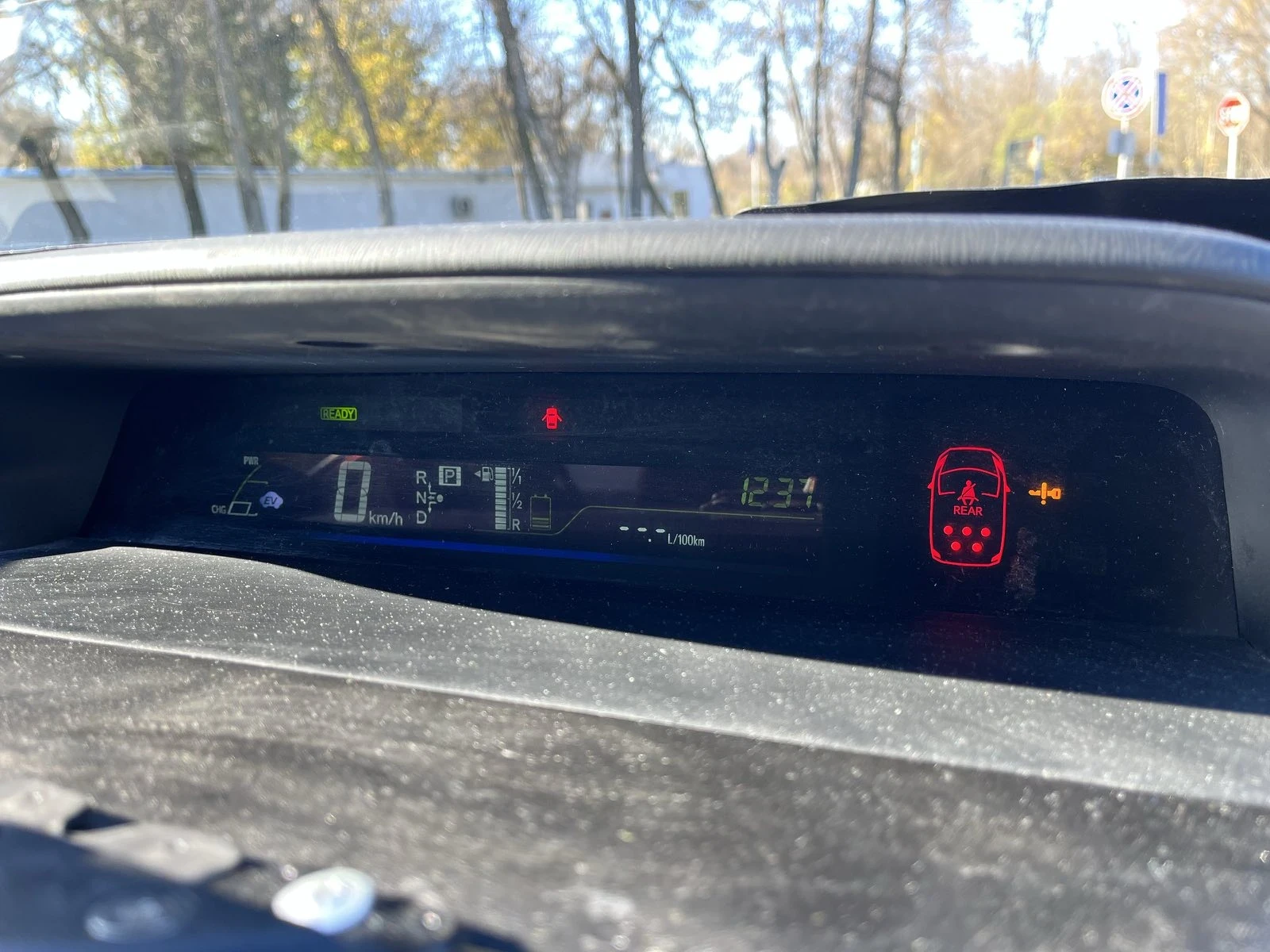 Toyota Prius 1.8 хибрид, снимка 9 - Автомобили и джипове - 55782172