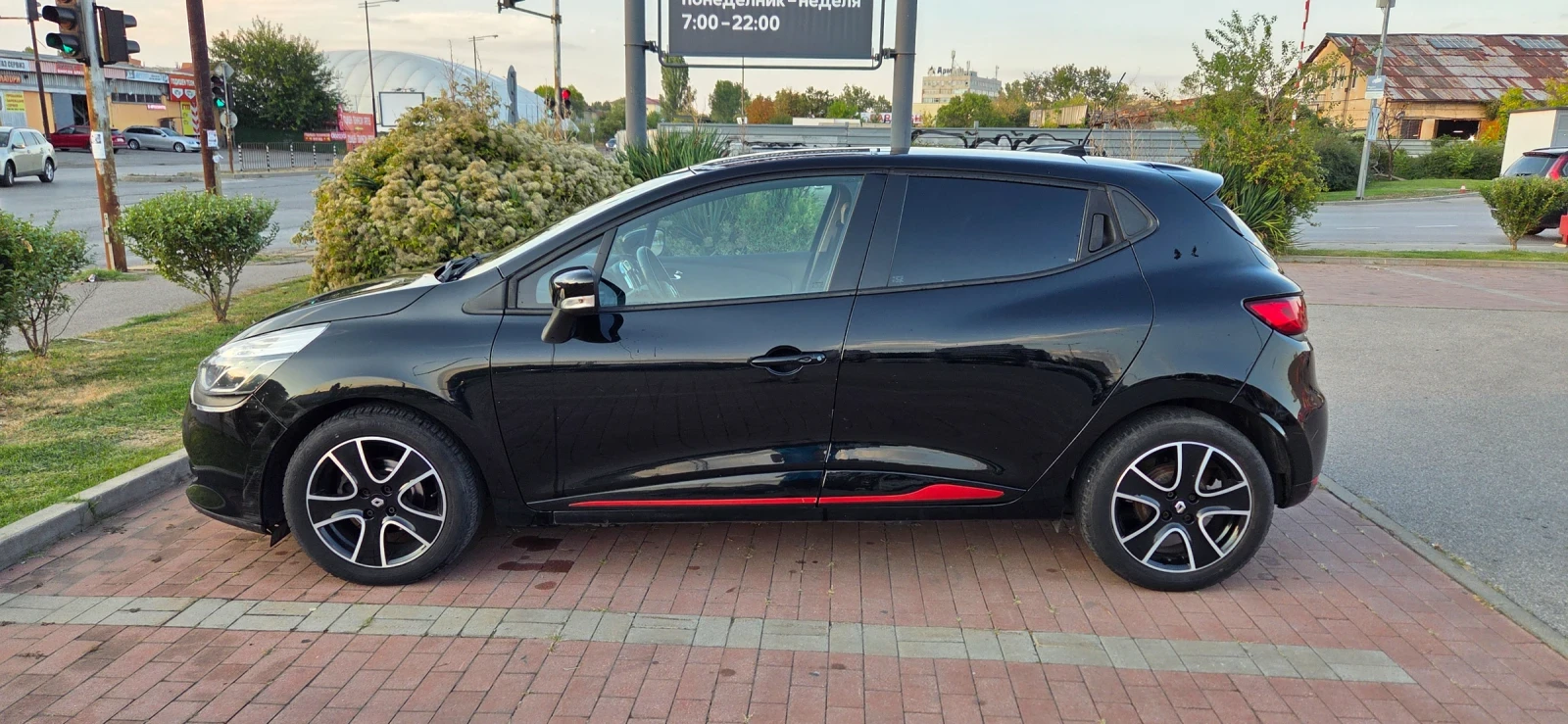 Renault Clio 4, снимка 4 - Автомобили и джипове - 56182542
