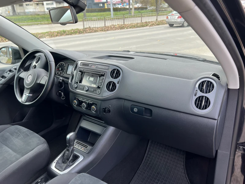 VW Tiguan 2.0 TSI 4x4 R-Line LED Pano Navi DSG, снимка 14 - Автомобили и джипове - 48070303