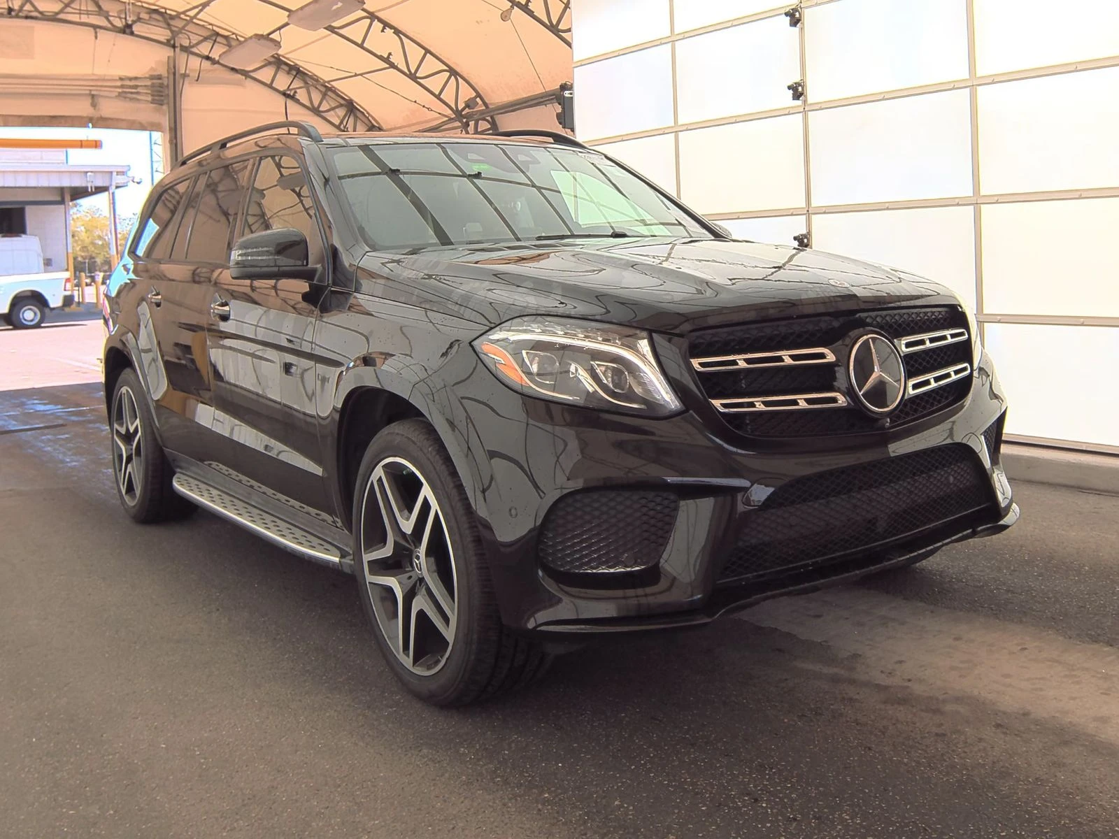 Mercedes-Benz GLS 500 Harman/Kardon* Обдух* Distronic* 360* Масаж* Пано* - изображение 3