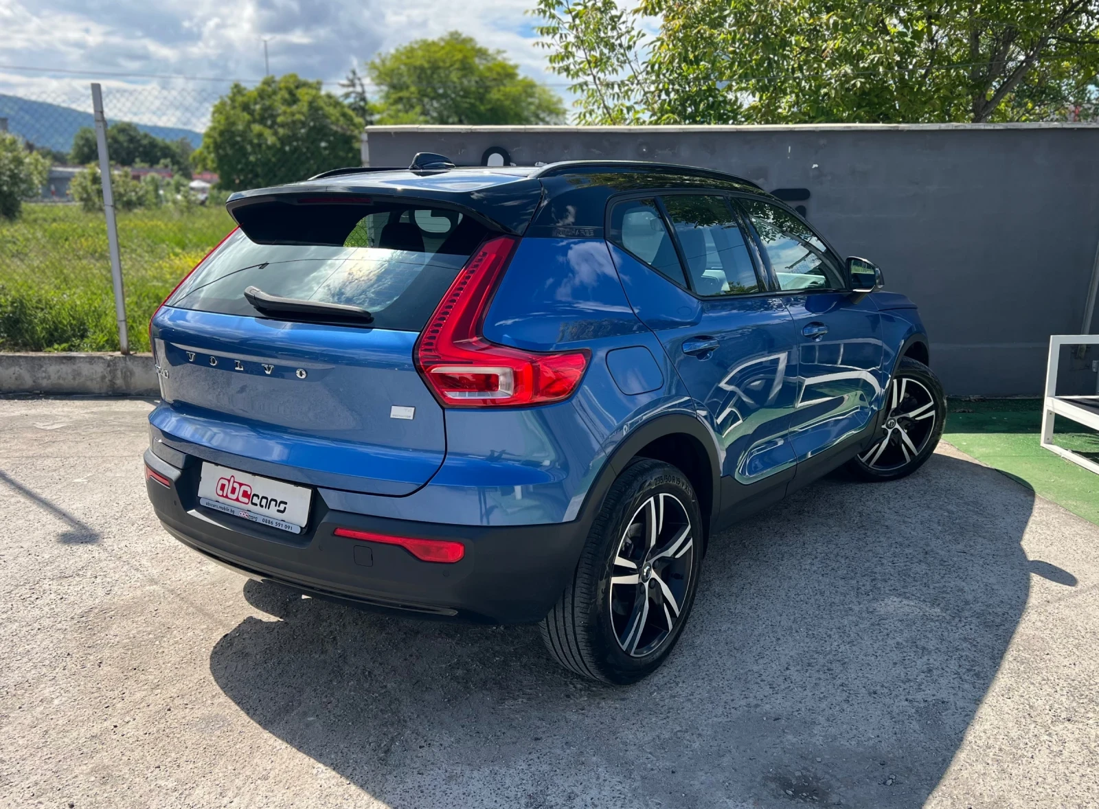 Volvo XC40 T4 Recharge Plug-in Hybrid - изображение 4