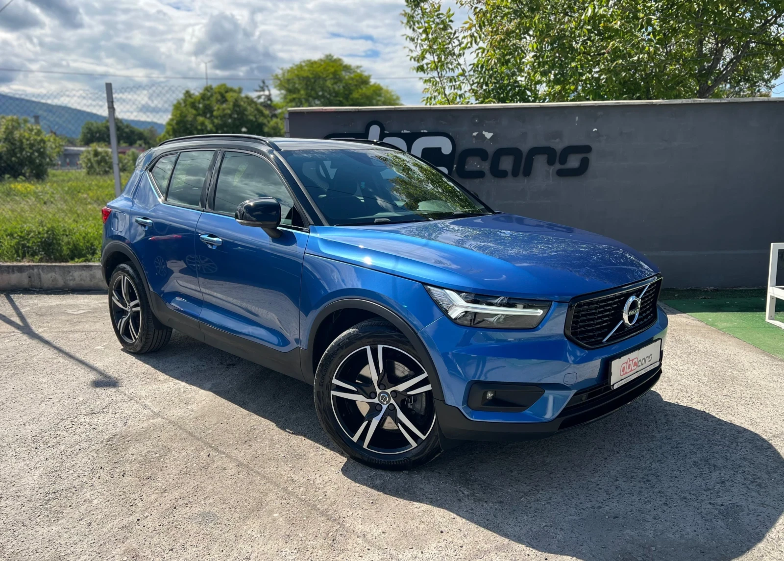 Volvo XC40 T4 Recharge Plug-in Hybrid - изображение 2