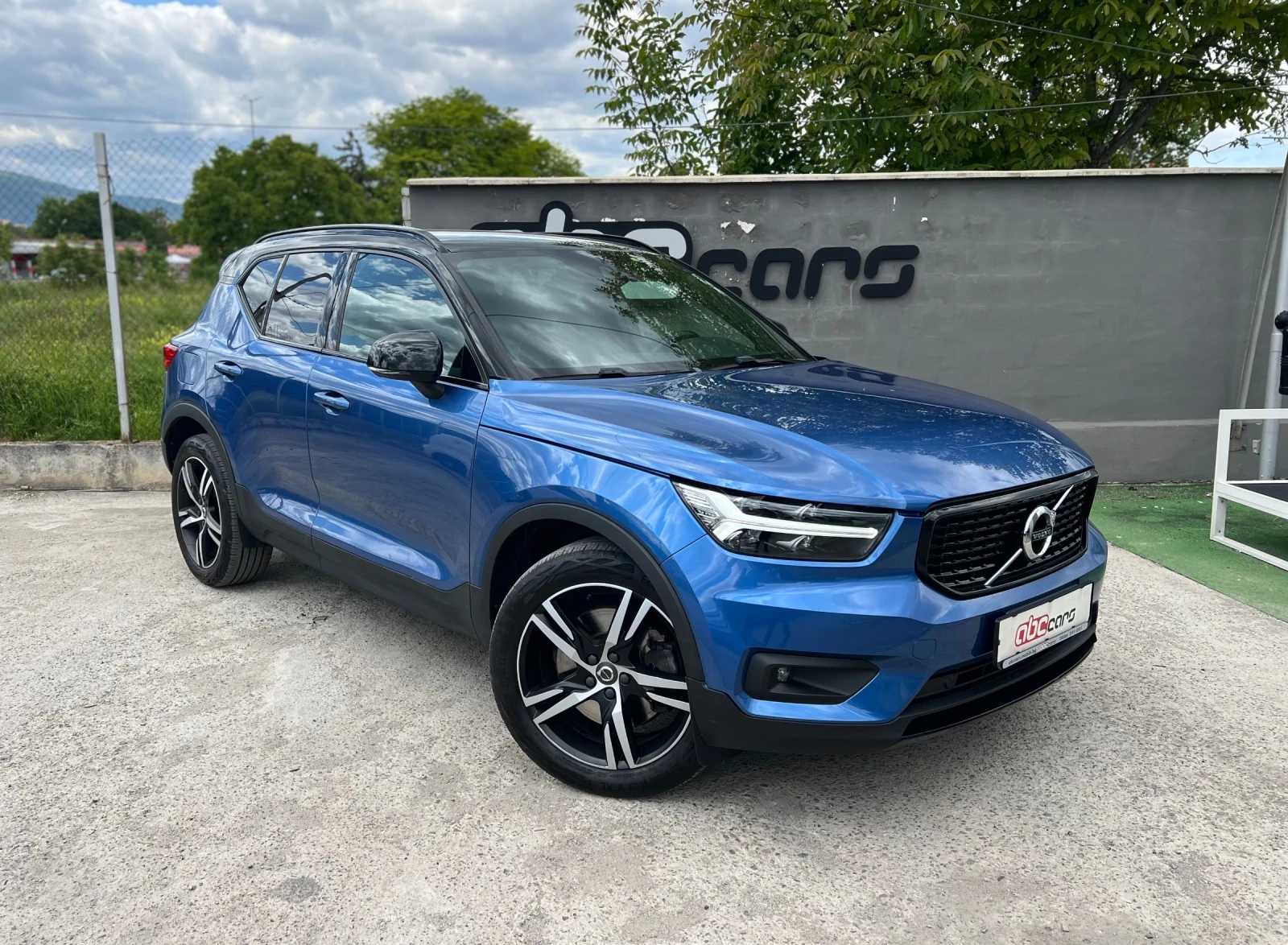 Volvo XC40 T4 Recharge Plug-in Hybrid - изображение 2