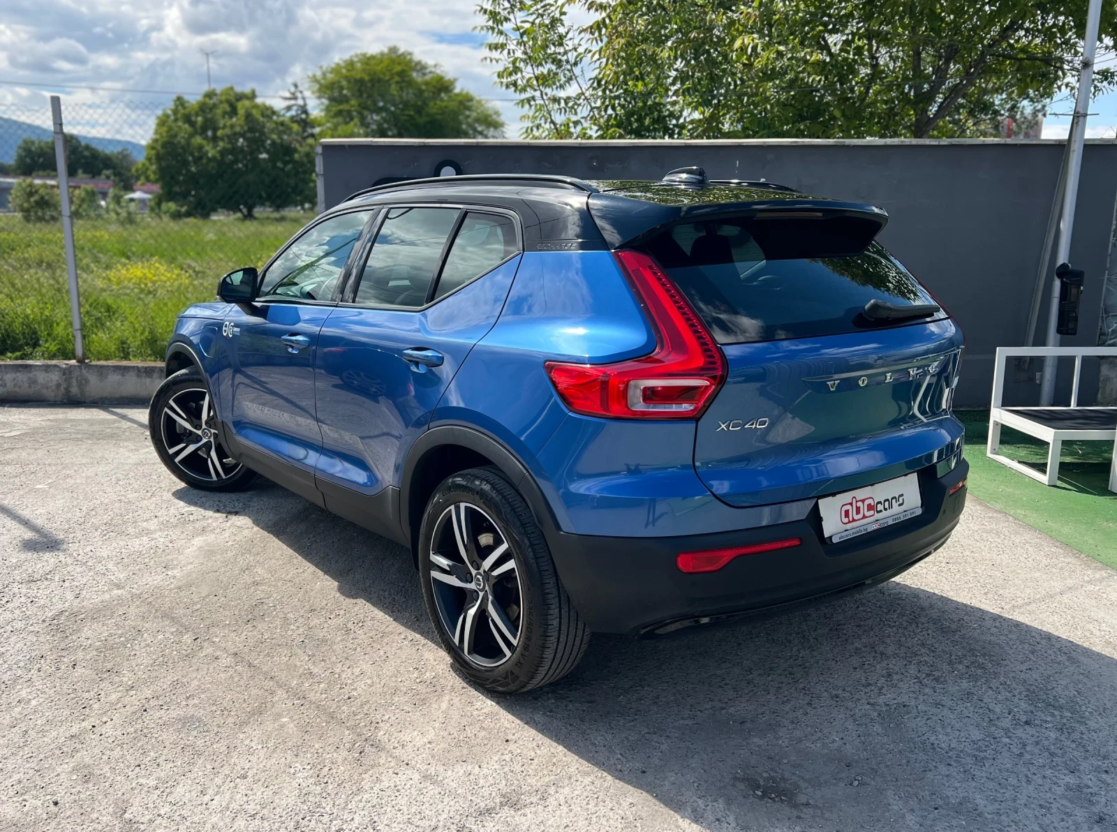 Volvo XC40 T4 Recharge Plug-in Hybrid - изображение 5