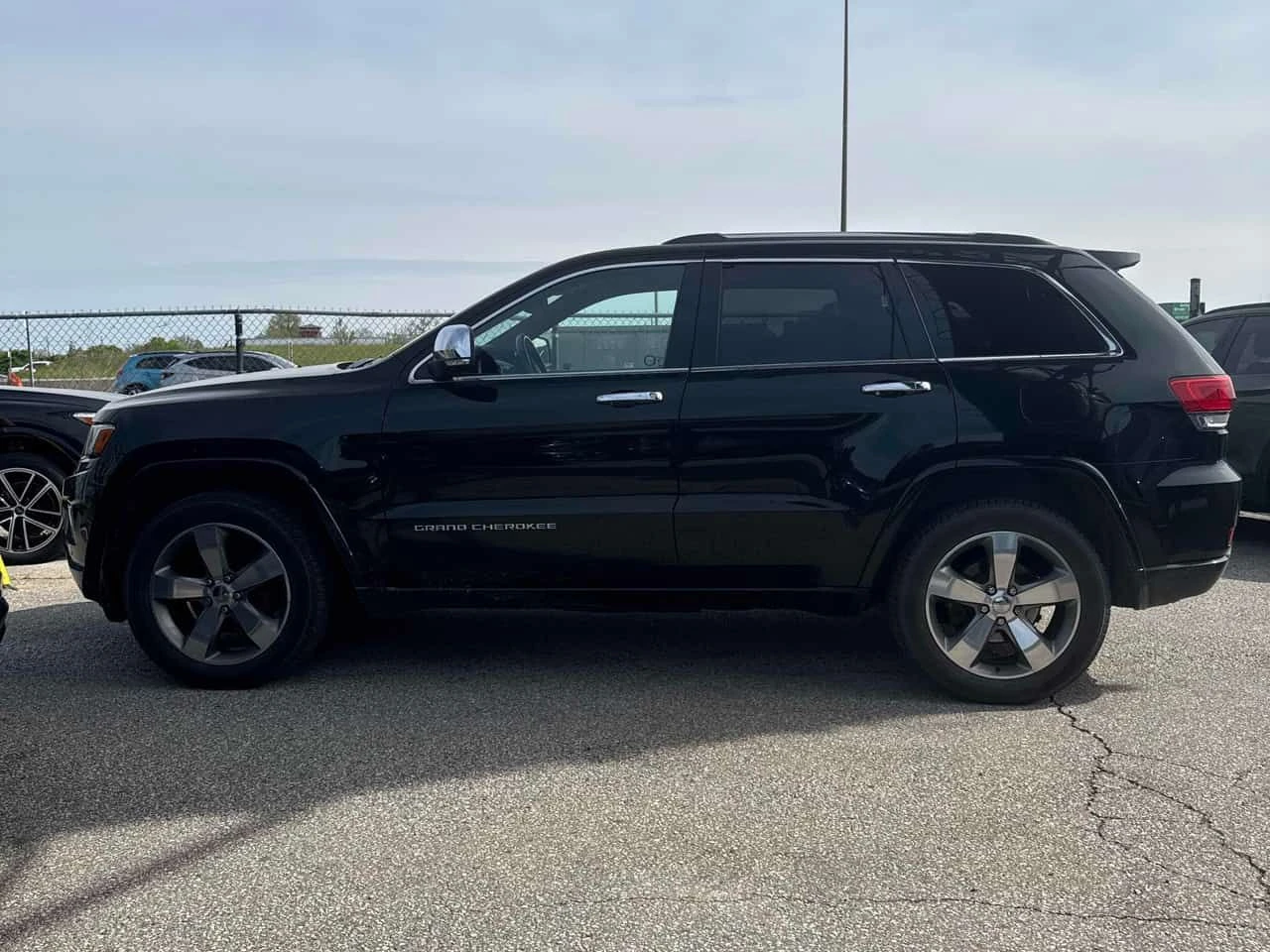 Jeep Grand cherokee * Overland* ДИСТРОНИК* ГЛАВНО ПРЕДСТАВИТЕЛСТВО* , снимка 3 - Автомобили и джипове - 54701459