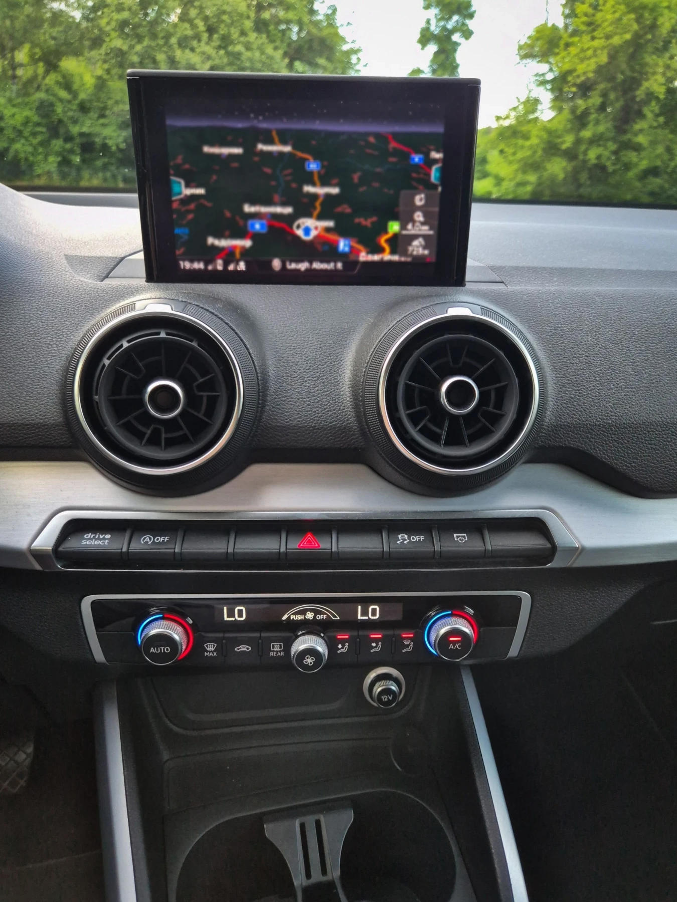 Audi Q2 2.0 TDI, QUATTRO, S-Tronic, снимка 9 - Автомобили и джипове - 54948401