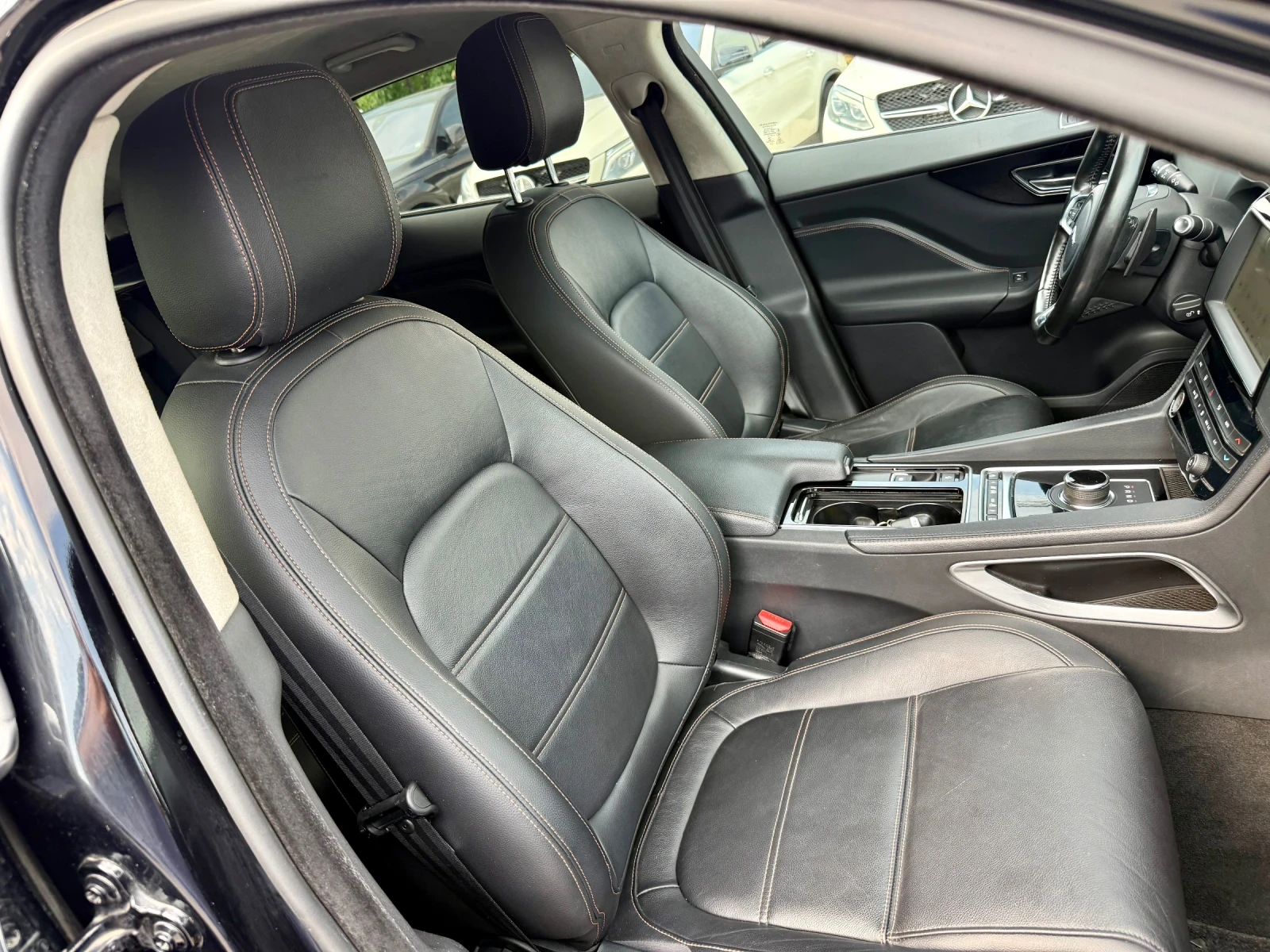 Jaguar F-PACE 2.0WD, снимка 13 - Автомобили и джипове - 55325554
