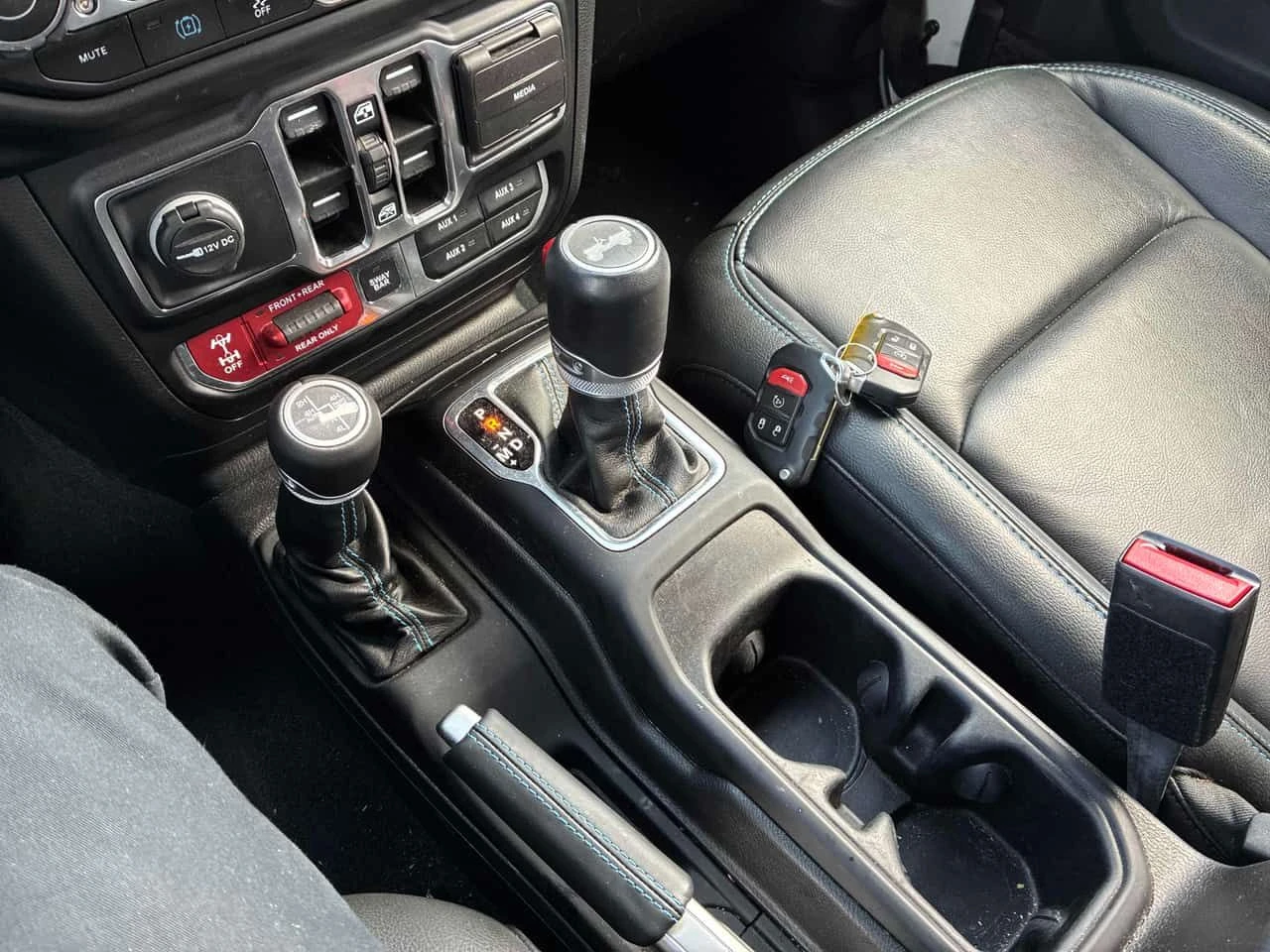 Jeep Wrangler Unlimited Rubicon / CARFAX / АВТОКРЕДИТ , снимка 13 - Автомобили и джипове - 55507768