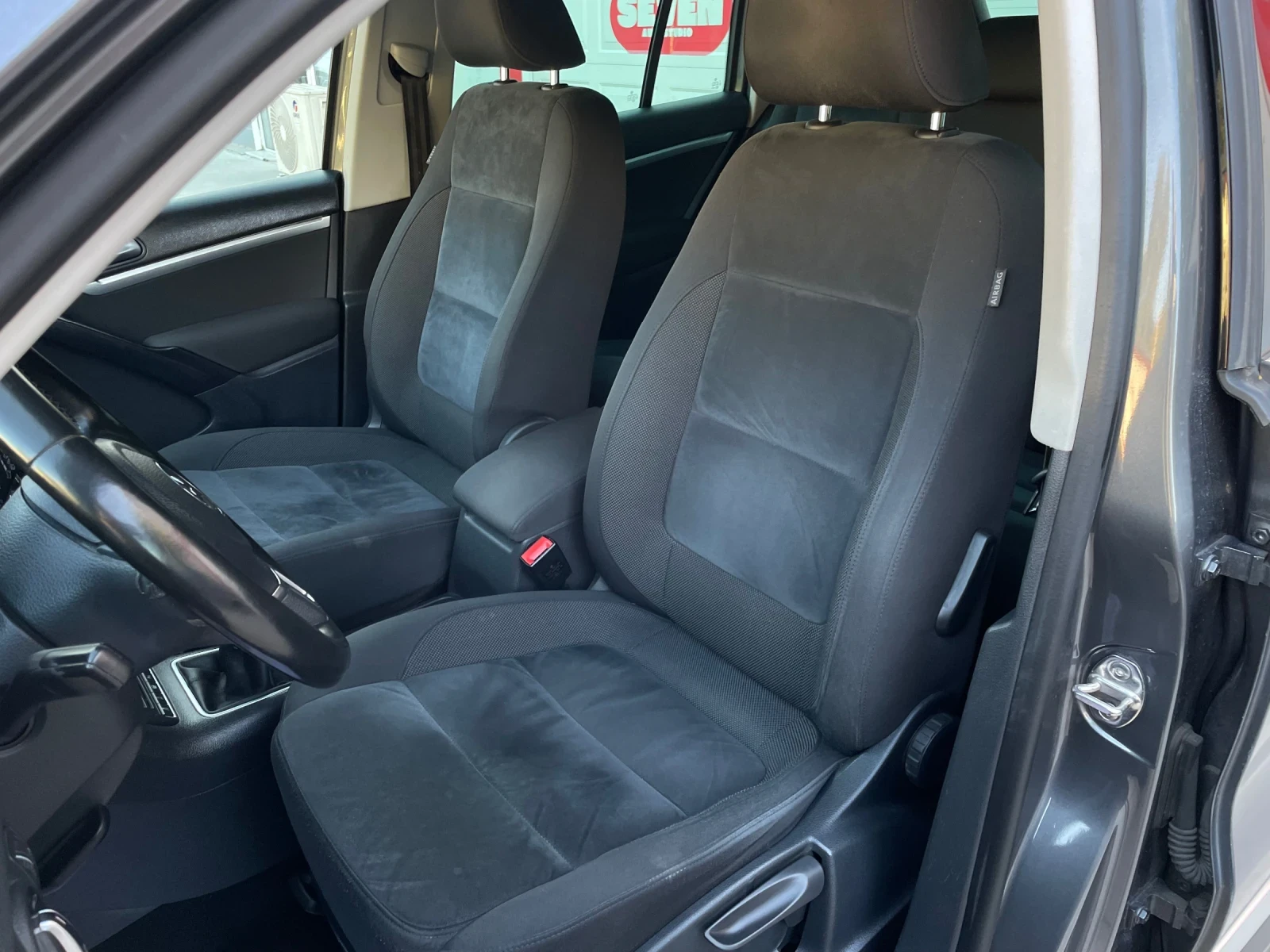 VW Tiguan FACELIFT , снимка 14 - Автомобили и джипове - 56321977