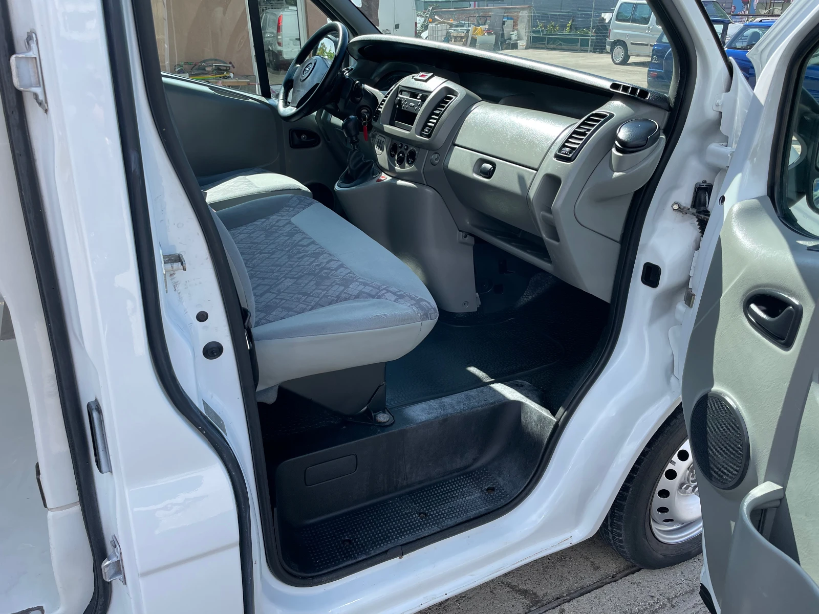 Opel Vivaro 1.9 DCi // КЛИМАТИК// ХЛАДИЛЕН // - изображение 9