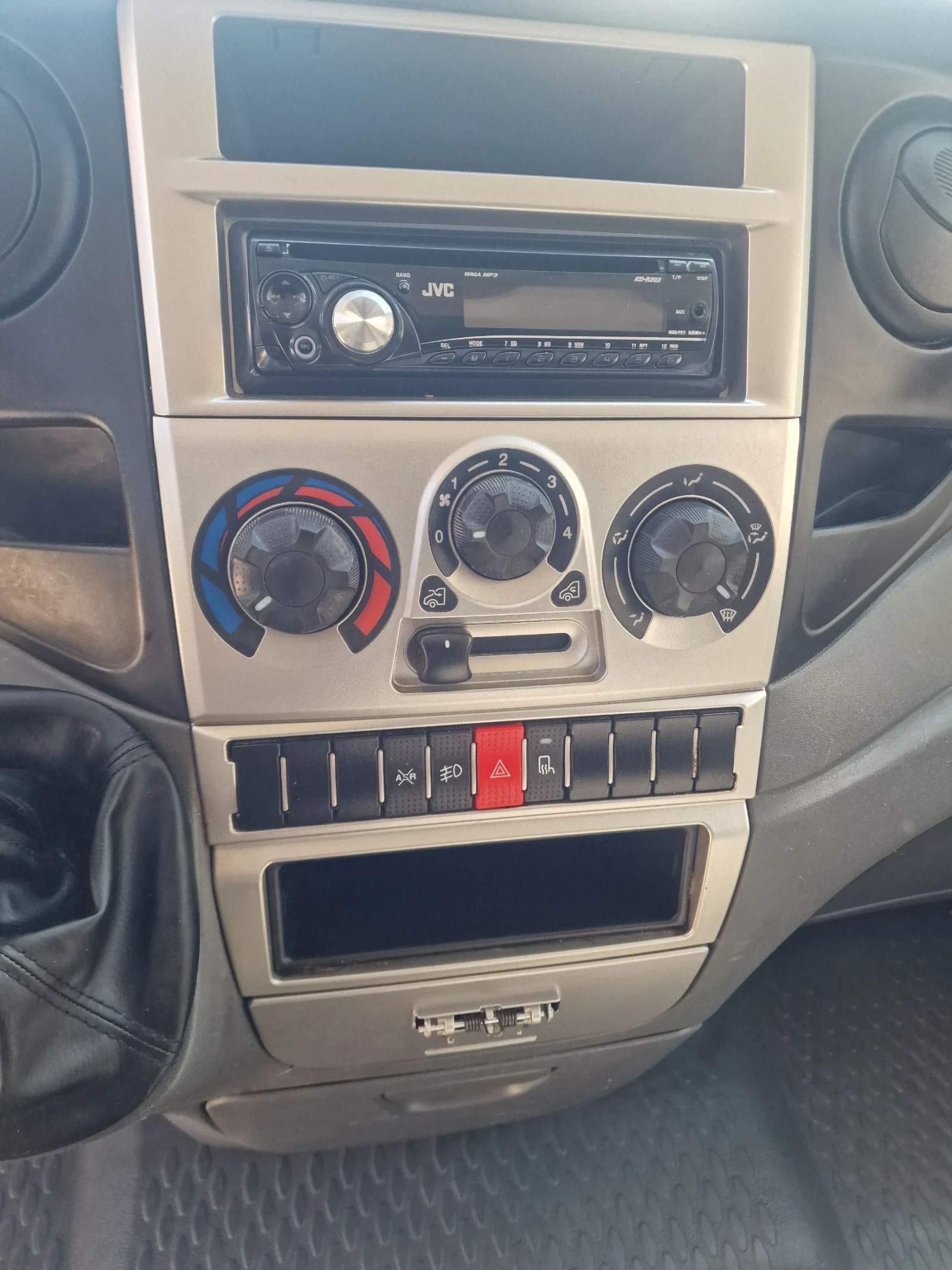 Iveco 35c13 Макси 4.60м, снимка 13 - Бусове и автобуси - 54777759
