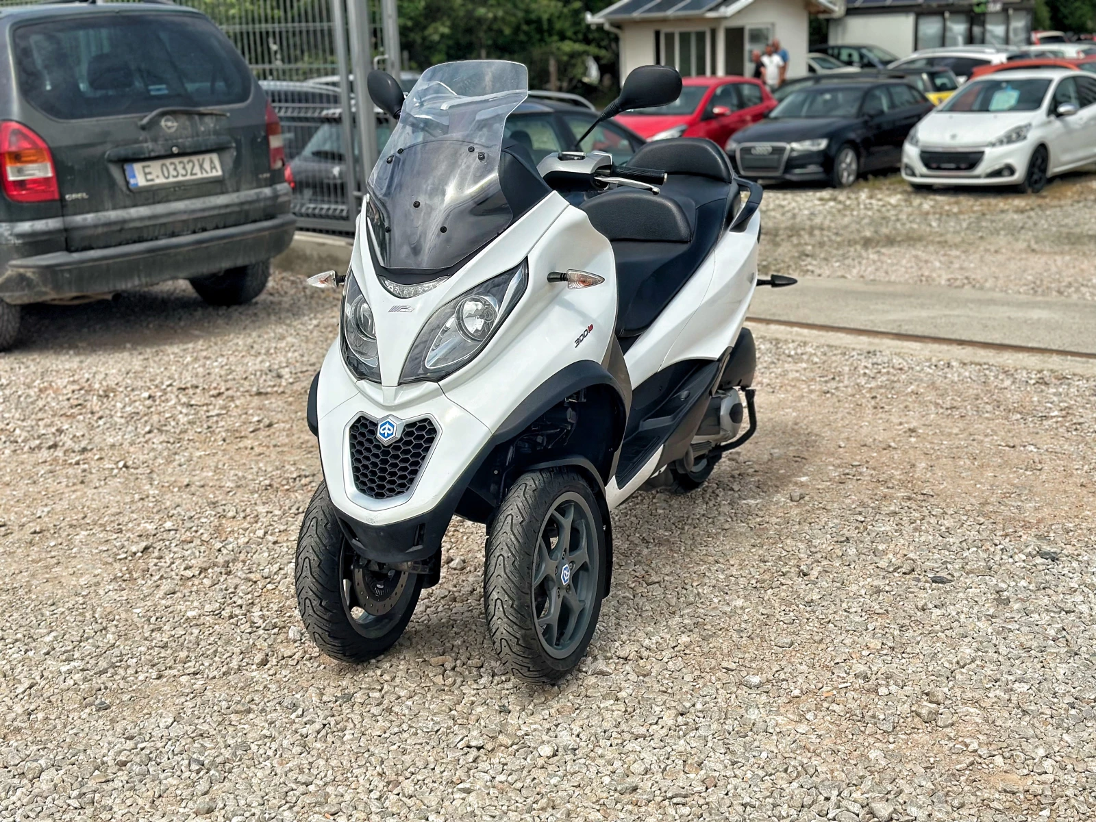 Piaggio Mp3 300i ABS TRACTION  - изображение 8