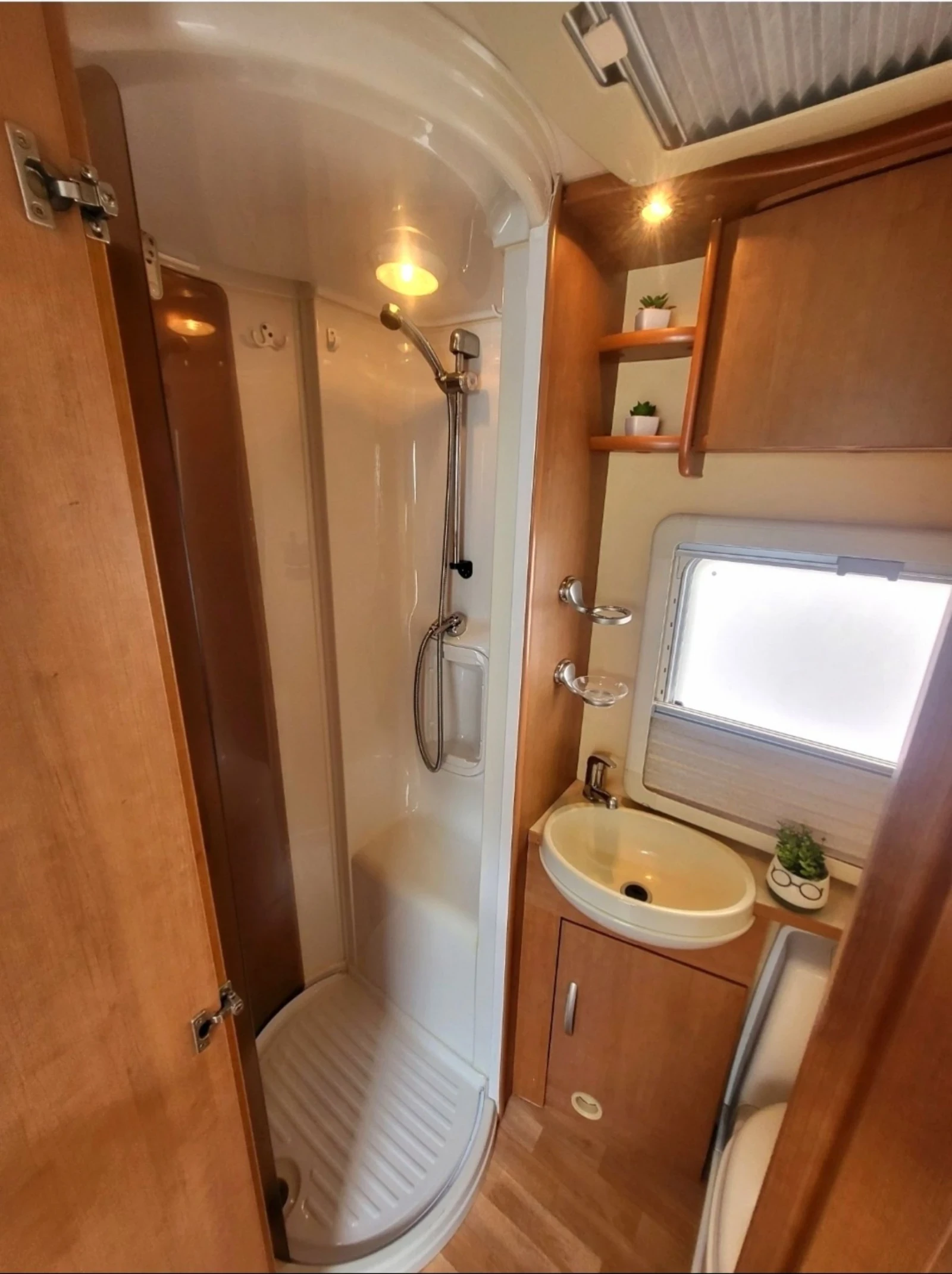 Каравана Други Bessacarr Cameo 535 SL, снимка 14 - Каравани и кемпери - 54889642