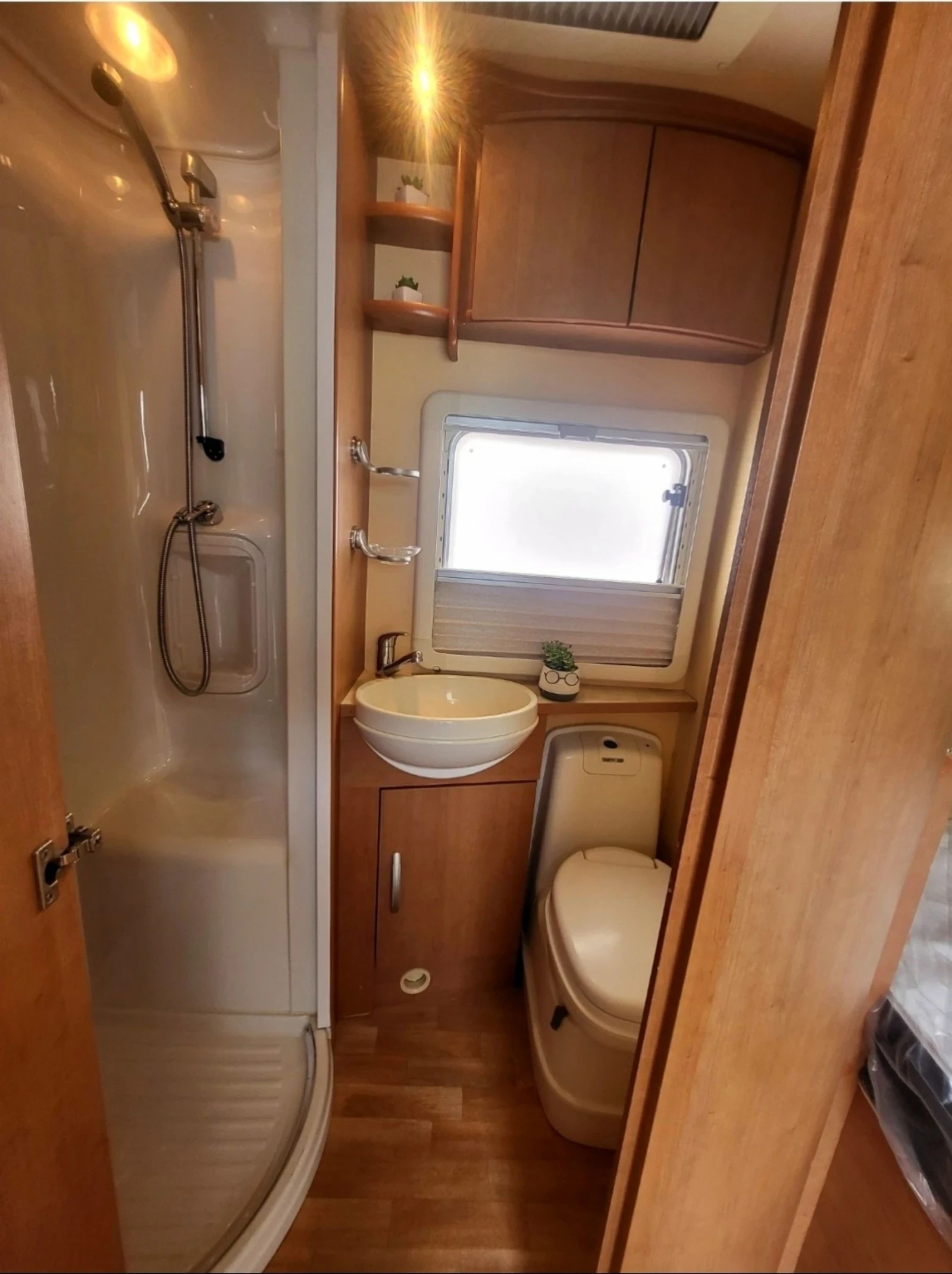 Каравана Други Bessacarr Cameo 535 SL, снимка 16 - Каравани и кемпери - 54889642