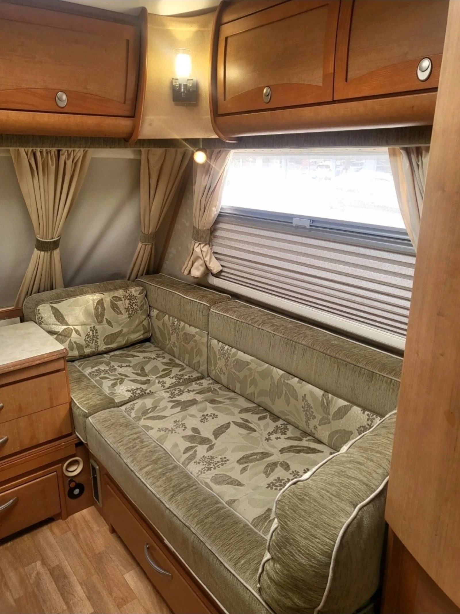 Каравана Други Bessacarr Cameo 535 SL, снимка 7 - Каравани и кемпери - 54889642