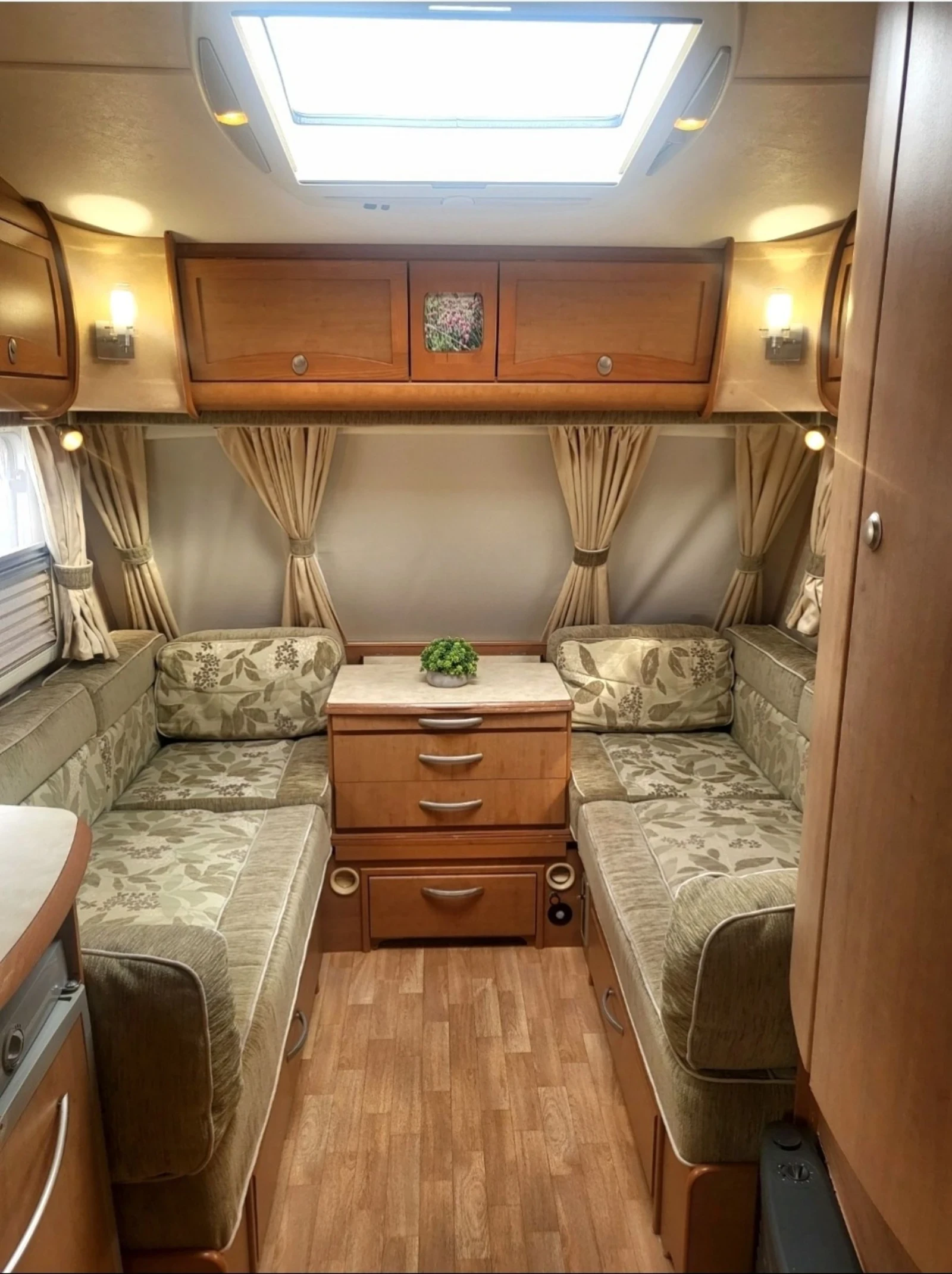 Каравана Други Bessacarr Cameo 535 SL, снимка 5 - Каравани и кемпери - 54889642