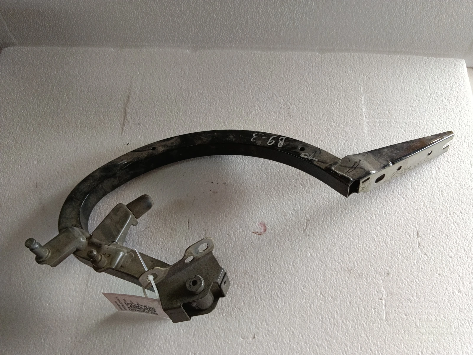 панти заден капак 8W5827306A ДЯСНА Audi A4