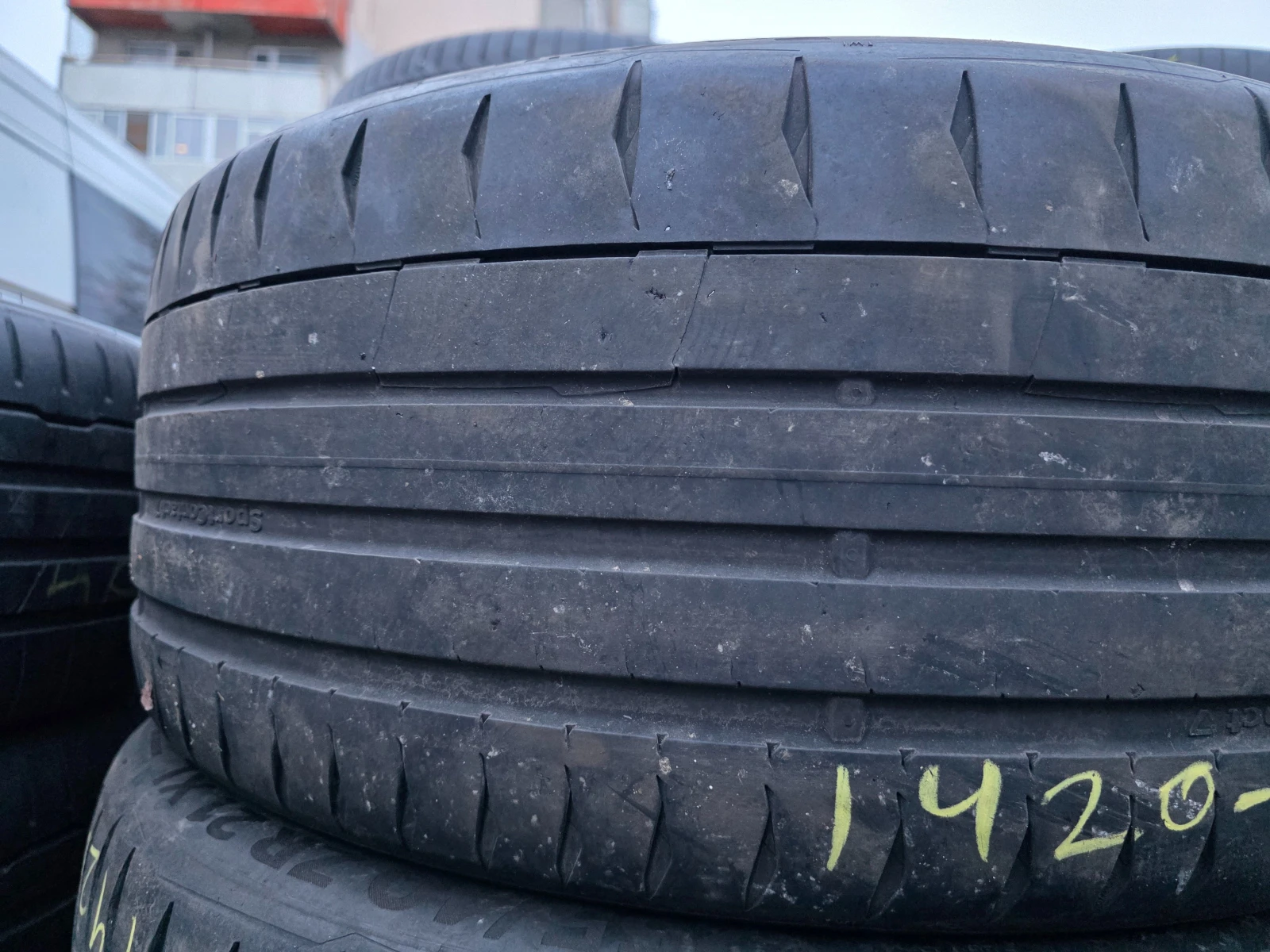 Гуми Летни 255/40R21, снимка 3 - Гуми и джанти - 55498471