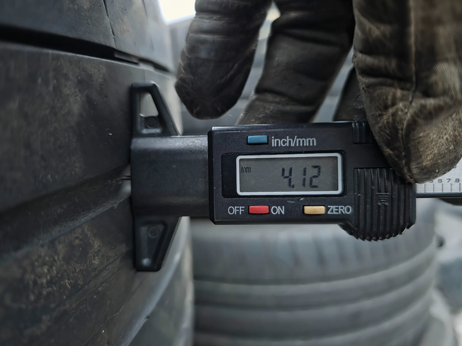 Гуми Летни 255/40R21, снимка 6 - Гуми и джанти - 55498471