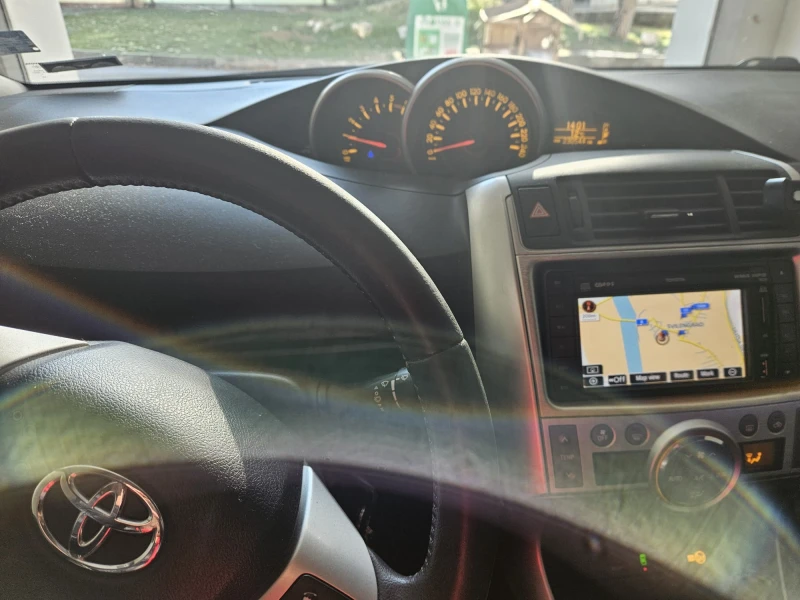 Toyota Verso, снимка 15 - Автомобили и джипове - 48269924