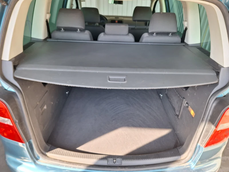 VW Touran 2.0TDI , снимка 16 - Автомобили и джипове - 51590310
