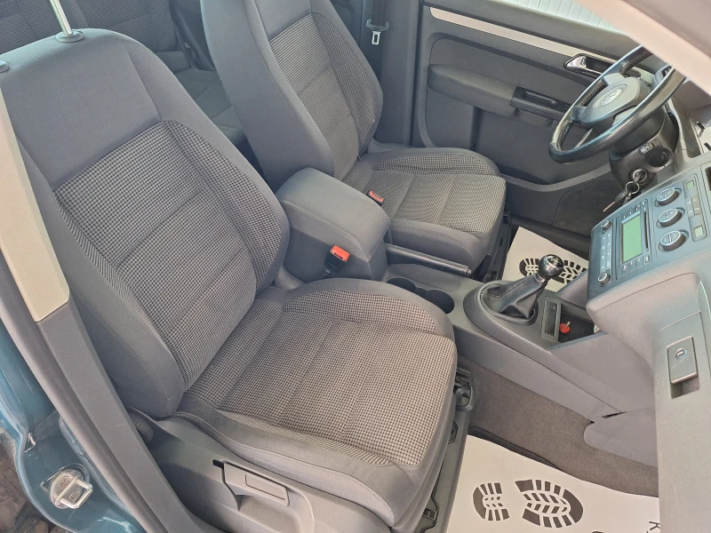 VW Touran 2.0TDI , снимка 11 - Автомобили и джипове - 51590310