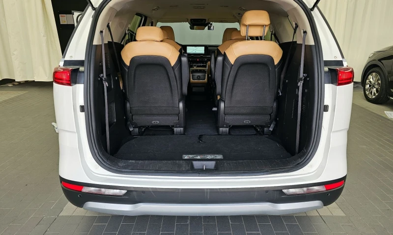 Kia Carnival Gasoline 9, снимка 17 - Автомобили и джипове - 51905046