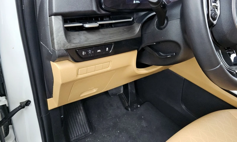 Kia Carnival Gasoline 9, снимка 16 - Автомобили и джипове - 51905046