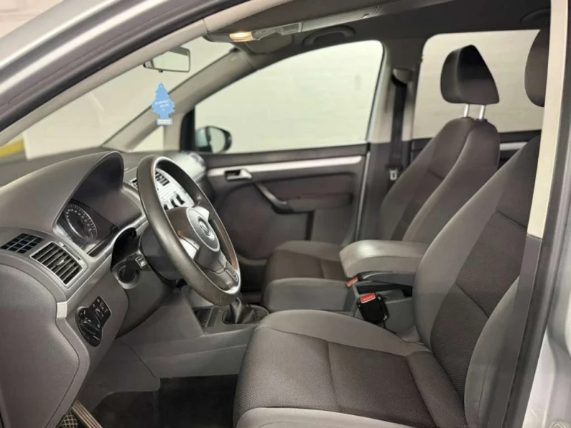 VW Touran 1.6 105 диезел, снимка 5 - Автомобили и джипове - 52669381