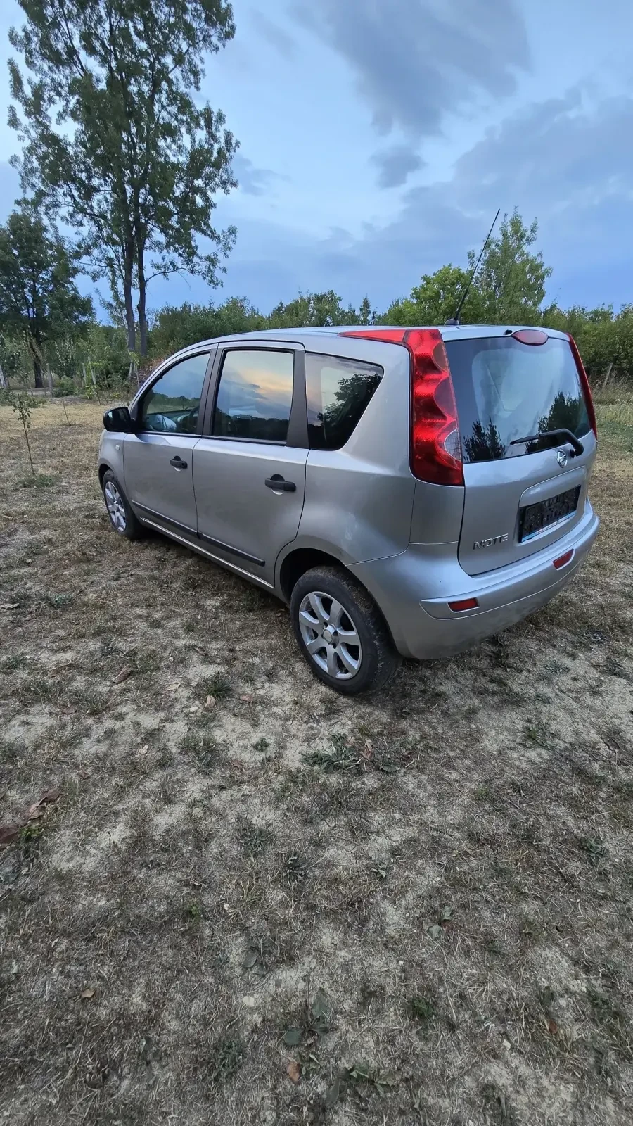 Nissan Note 1.4 бензин 88 к.с - изображение 7