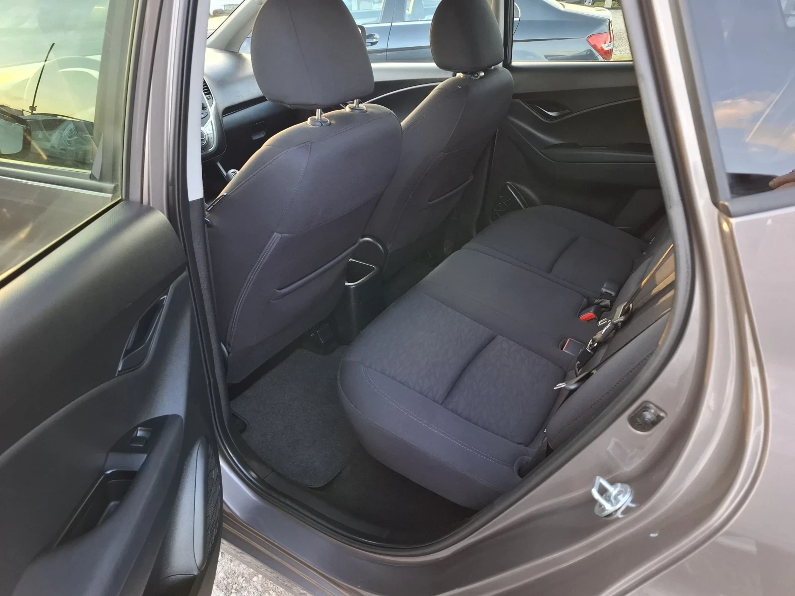 Hyundai Ix20 1.6i | Mobile.bg   11