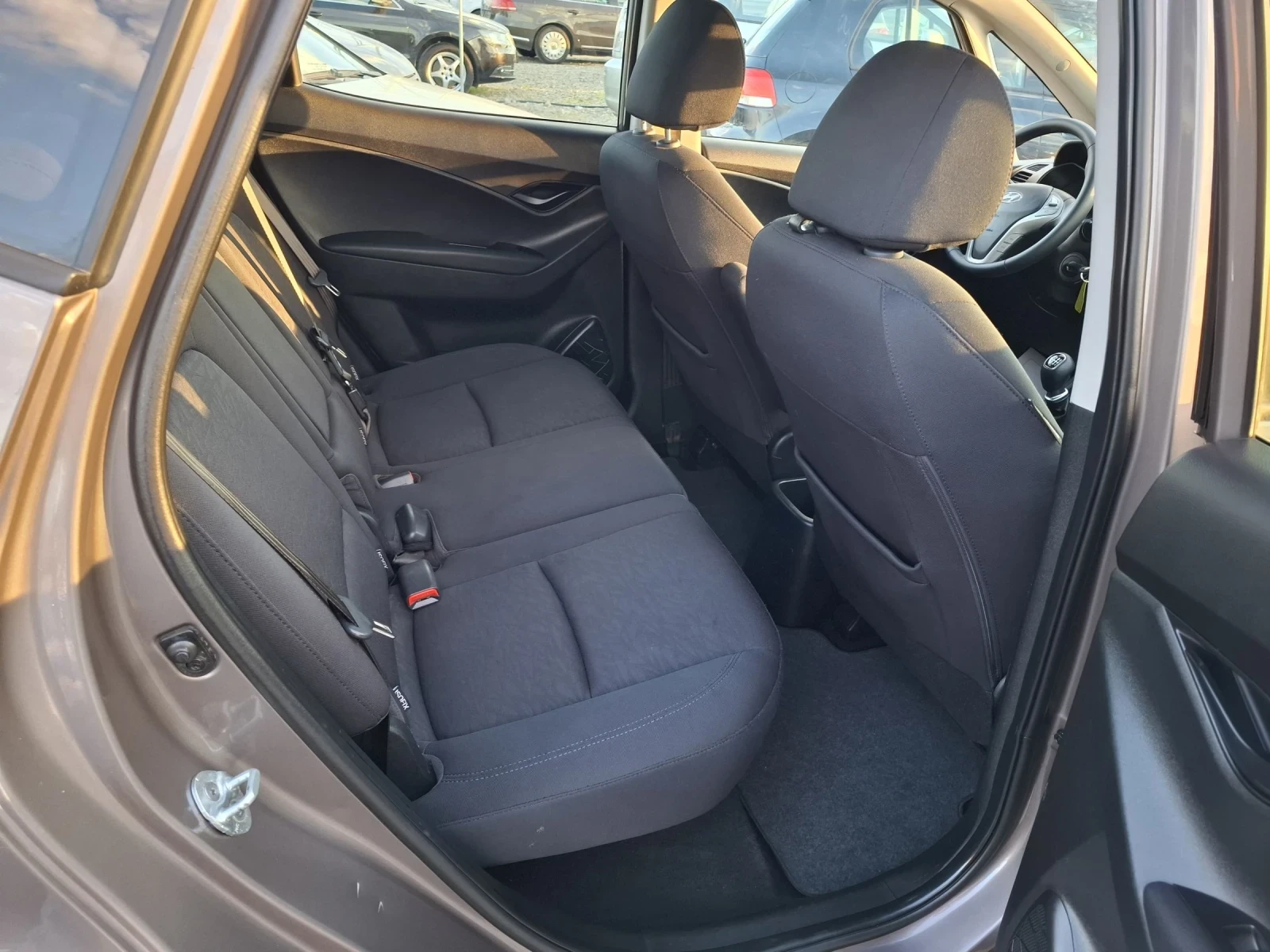 Hyundai Ix20 1.6i | Mobile.bg   12