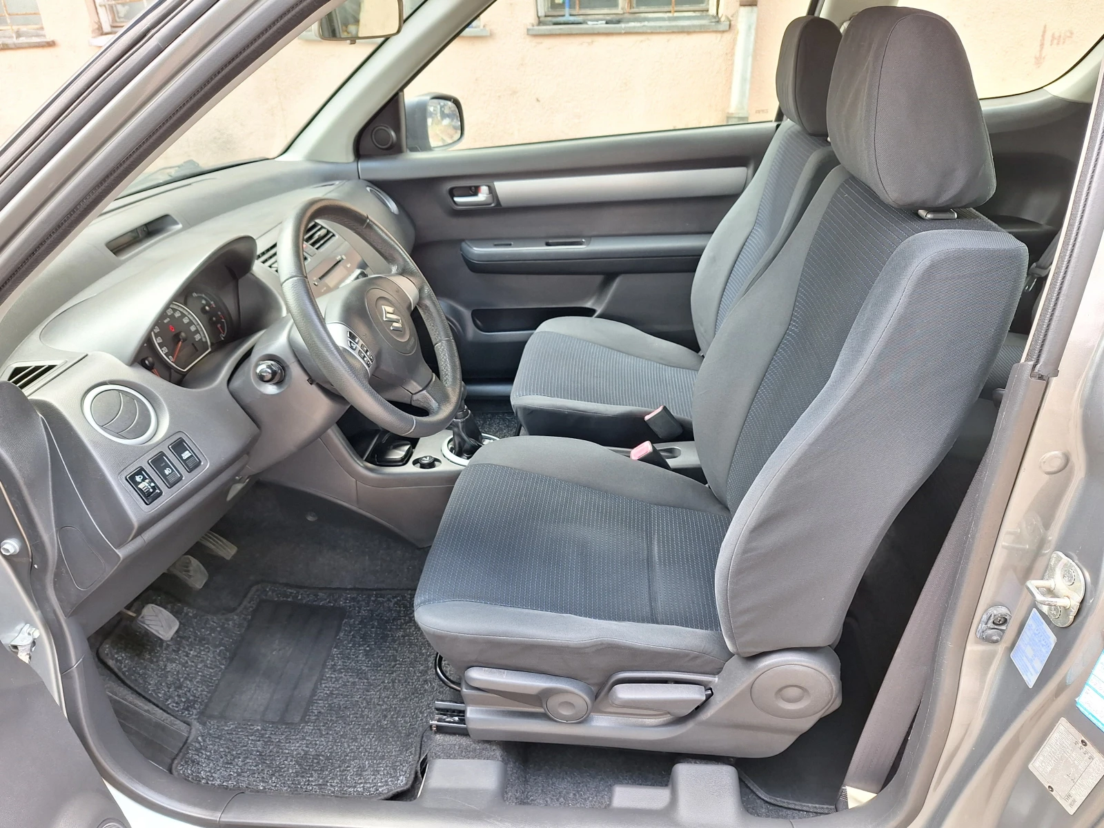 Suzuki Swift 1, 3i* Клима - изображение 9